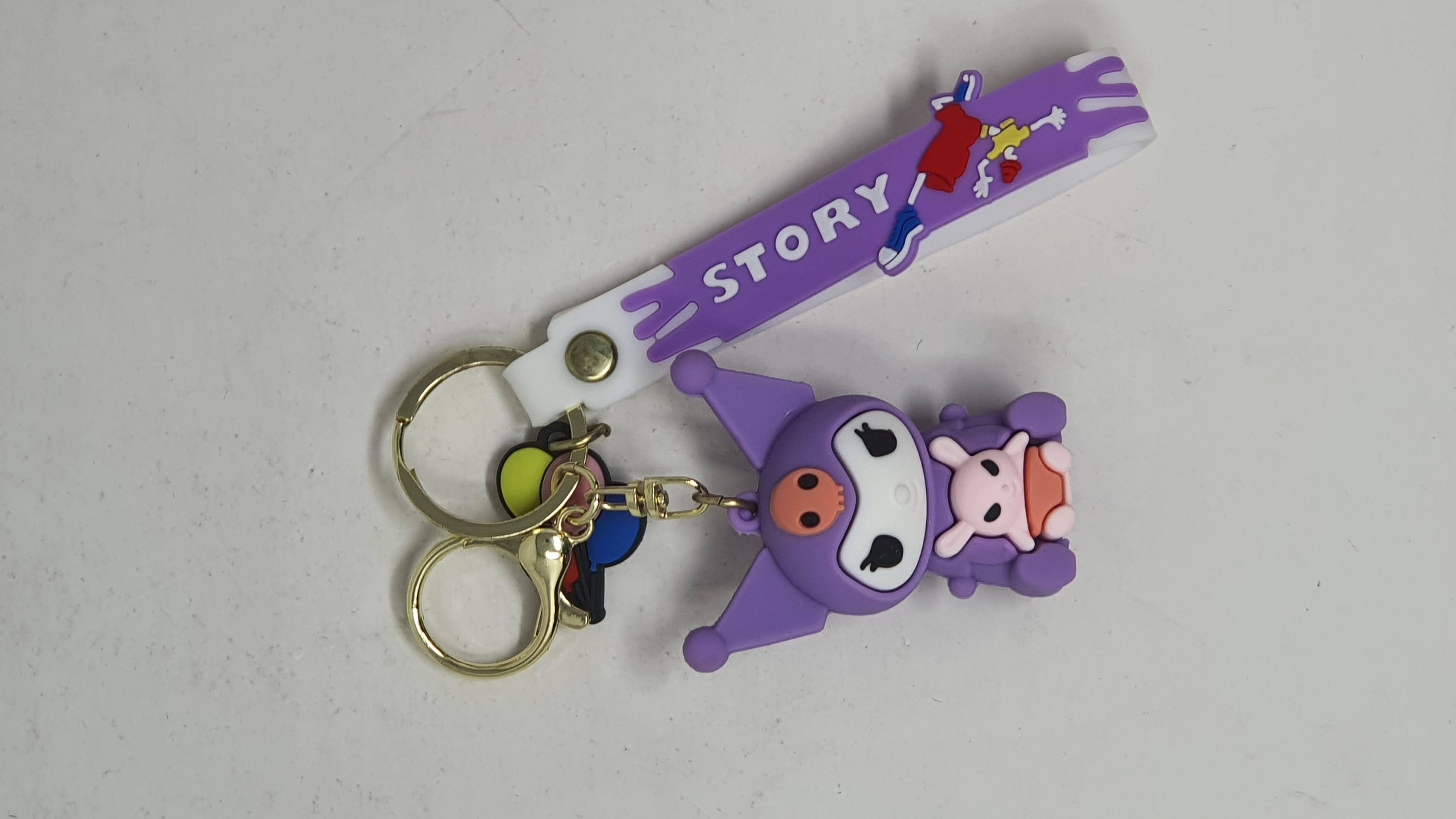 LLavero Goma Kuromi Violeta Story