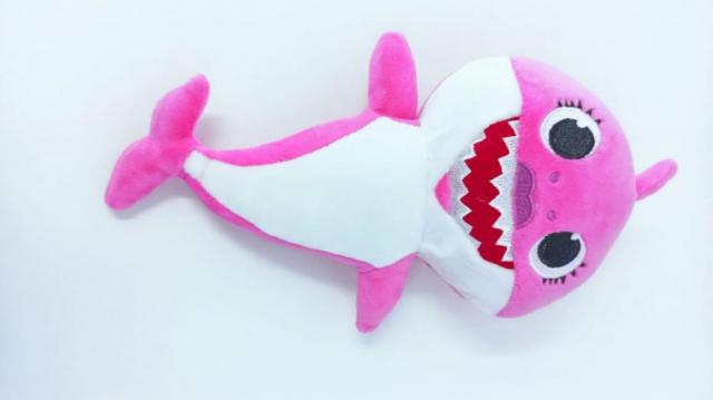 peluche baby Shark rosa