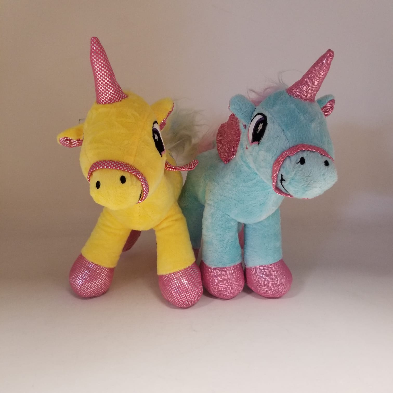 Peluche Unicorni con brillos celeste y amarillo