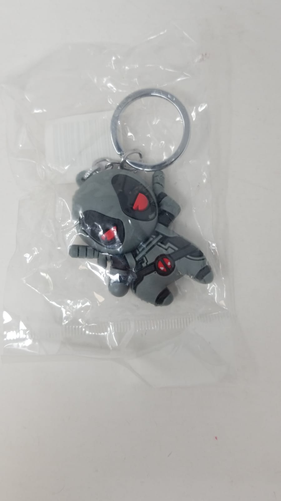 LLavero goma Deadpool gris