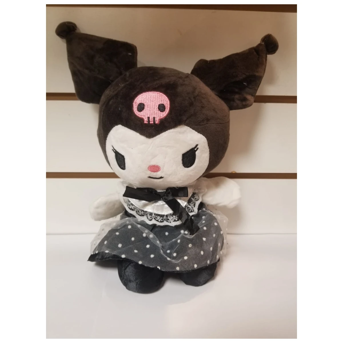 Peluche Kuromi Negro y Blanco con Vestido Lunares
