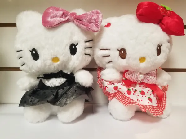 Peluche  Hello Kity Vestido Negro Y vestido Rojo