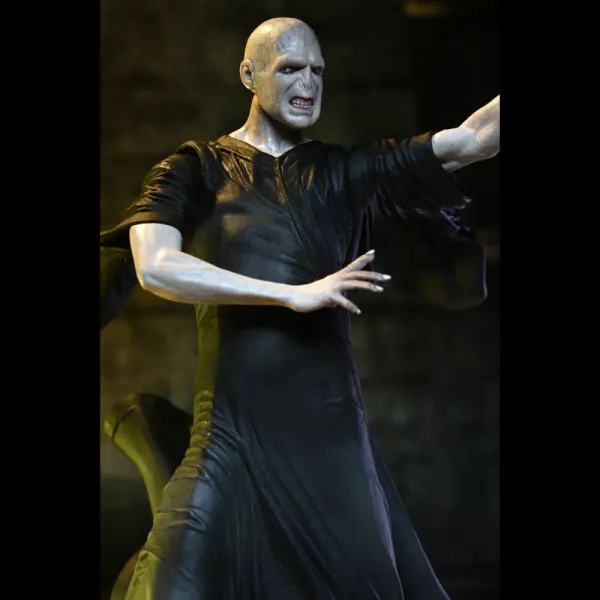 NECA - Harry Potter - Legacy Collection Voldemort 7  Scale Action Figure